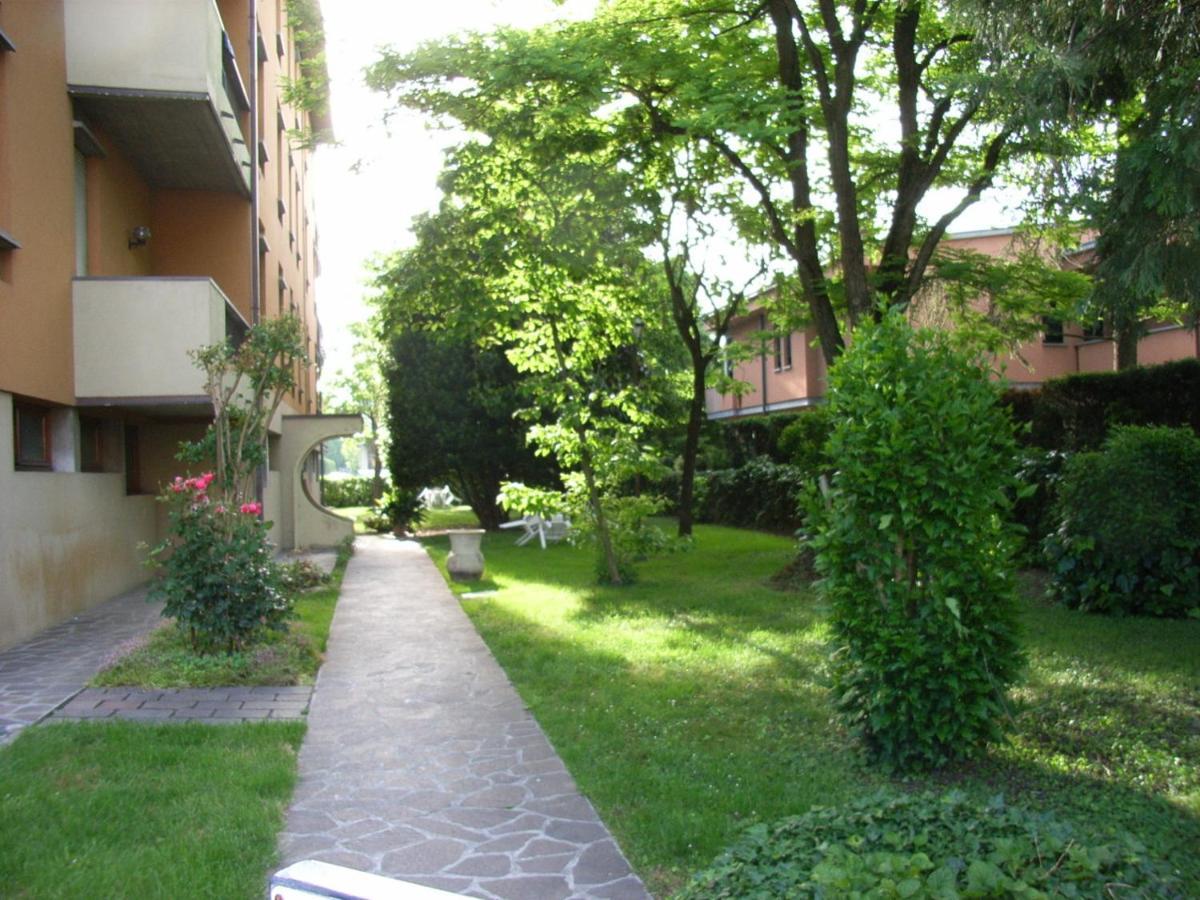 Viamilano25 Bed & Breakfast Mirandola Ngoại thất bức ảnh